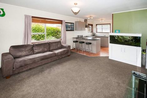 Photo of property in 2/2 Ellice Road, Totara Vale, Auckland, 0629