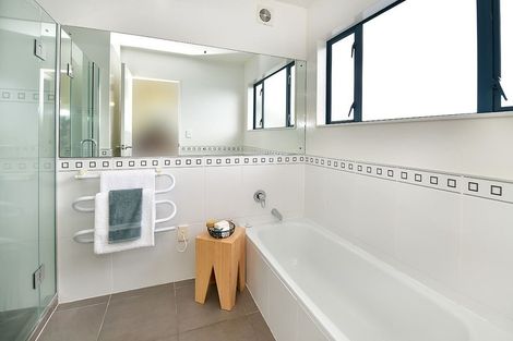 Photo of property in 4 Roberts Road, Matakatia, Whangaparaoa, 0930