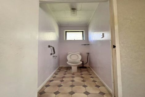 Photo of property in 35 Larissa Avenue, Henderson, Auckland, 0610