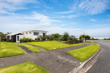 Photo of property in 4 Shearer Drive, Oakura, 4314