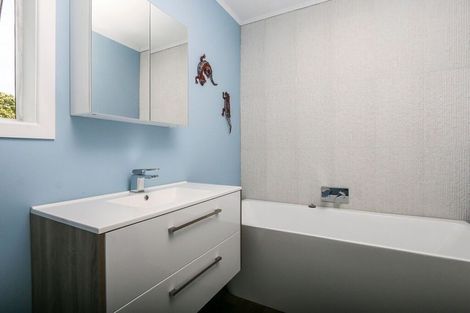 Photo of property in 27 Lowtherhurst Road, Massey, Auckland, 0614