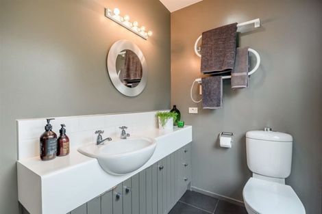 Photo of property in 2/9 Maleme Avenue, Belmont, Auckland, 0622