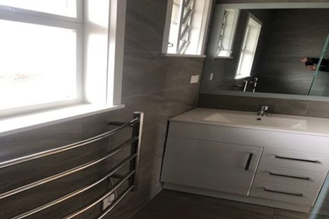 Photo of property in 1/3 Ocean View Road, Hillcrest, Auckland, 0627