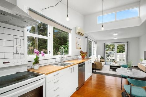 Photo of property in 6d Rewa Terrace, Tawa, Wellington, 5028