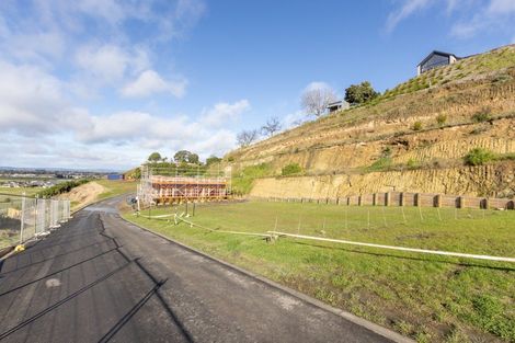 Photo of property in 93 Oak Road, Poraiti, Napier, 4112