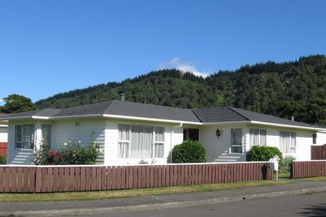 Photo of property in 1 Bailey Grove, Trentham, Upper Hutt, 5018