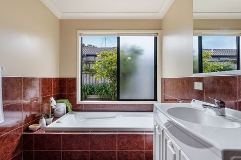 Photo of property in 5 La Cumbre Close, Bethlehem, Tauranga, 3110