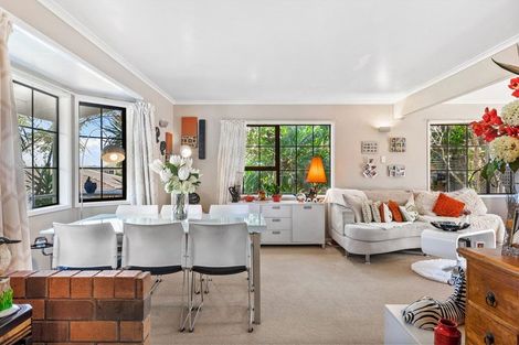 Photo of property in 20 Fitzherbert Avenue, West Harbour, Auckland, 0618