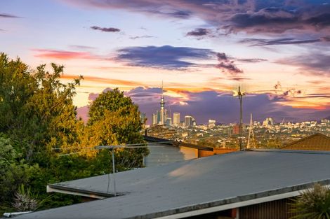 Photo of property in 1/32 Rosewarne Crescent, Glendene, Auckland, 0602