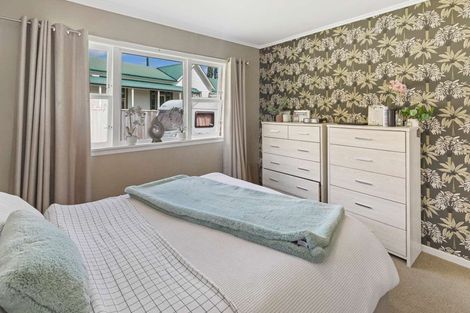 Photo of property in 8 Feltham Street, Hunterville, 4730