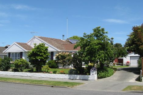 Photo of property in 23 Delaware Crescent, Russley, Christchurch, 8042