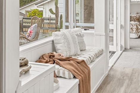 Photo of property in 27 Hebron Road, Waiake, Auckland, 0630