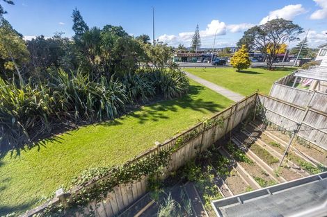 Photo of property in 45 Bordeaux Parade, Te Atatu South, Auckland, 0610