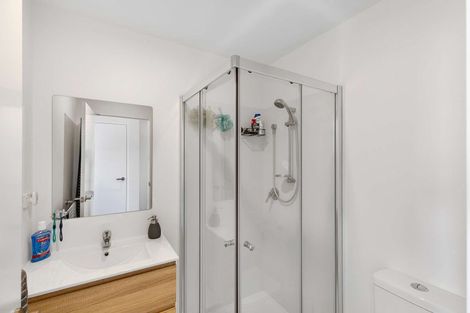 Photo of property in 5/119 Bruce Mclaren Road, Henderson, Auckland, 0612