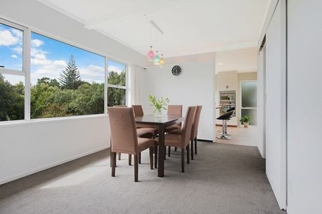 Photo of property in 4 Alton Terrace, Pakuranga Heights, Auckland, 2010