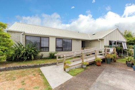 Photo of property in 1 Rangiora Place, Inglewood, 4330