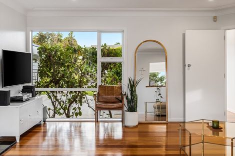 Photo of property in 4 Divich Avenue, Te Atatu South, Auckland, 0610