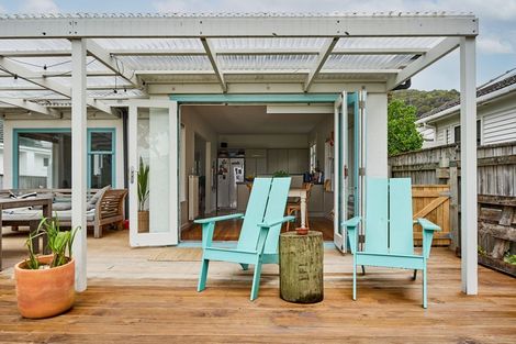 Photo of property in 30 Pukatea Street, Eastbourne, Lower Hutt, 5013