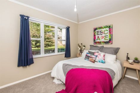 Photo of property in 4 Westleigh Way, Newlands, Wellington, 6037