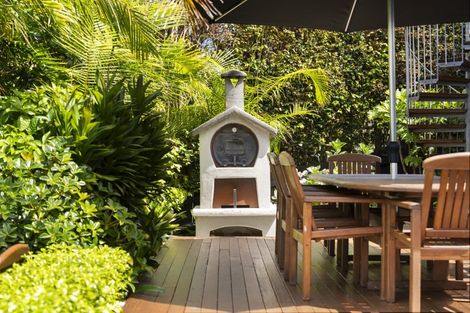 Photo of property in 32 Sartors Avenue, Northcross, Auckland, 0630