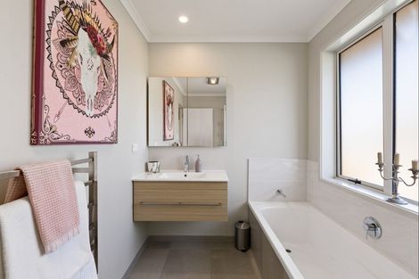 Photo of property in 43 Beachwood Drive, Hatfields Beach, Orewa, 0931