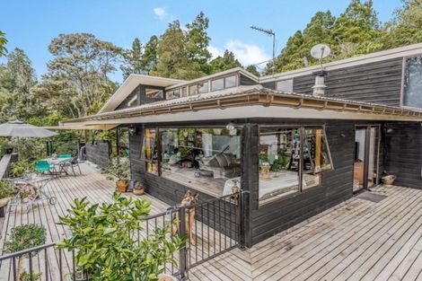 Photo of property in 215 Shaw Road, Titirangi, Auckland, 0604