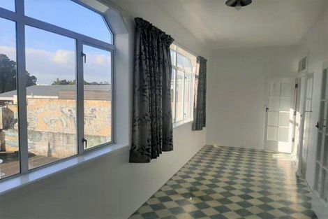 Photo of property in Devonport Apartments, 33/127 Saint Aubyn Street, New Plymouth, 4310