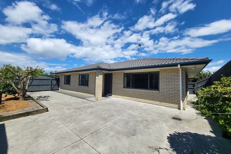 Photo of property in 27 Tussock Avenue, Mangere, Auckland, 2022
