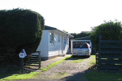 Photo of property in 10 Kiharoa Street, Otaki Beach, Otaki, 5512