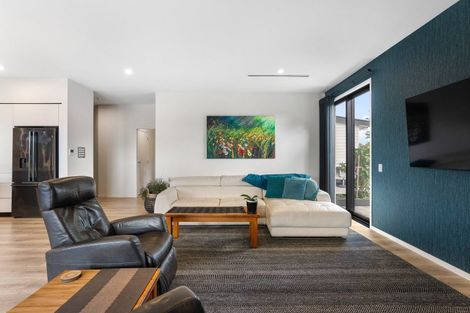 Photo of property in 121 Charleston Avenue, Whangamata, 3620