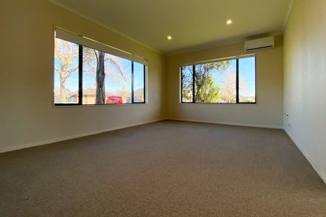 Photo of property in 1 Nephin Place, East Tamaki Heights, Auckland, 2016