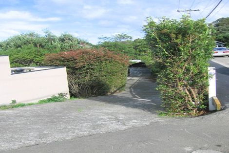 Photo of property in 48 Fortification Road, Karaka Bays, Wellington, 6022