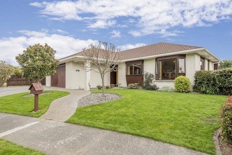 Photo of property in 8 Runanga Grove, Waikanae, 5036