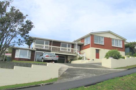 Photo of property in 2 Mayfair Place, Tawa, Wellington, 5028