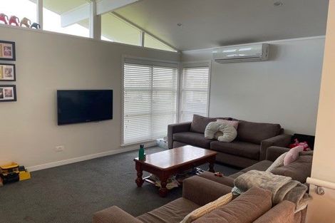 Photo of property in 18 Farnborough Crescent, Mangere, Auckland, 2022