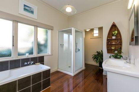 Photo of property in 5 Fitzroy Road, Bluff Hill, Napier, 4110