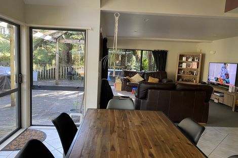 Photo of property in 139a Atkinson Road, Titirangi, Auckland, 0604