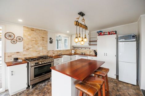 Photo of property in 27 Punga Street, Tangimoana, 4822