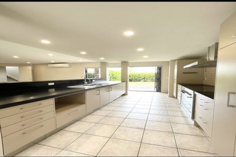 Photo of property in 10 Rangi Avenue, Schnapper Rock, Auckland, 0632