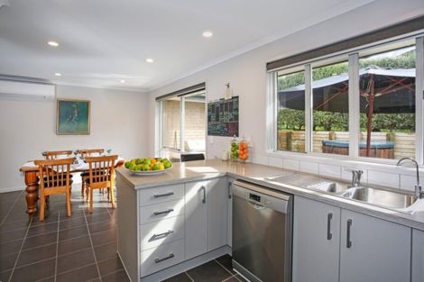 Photo of property in 2 Bob Craig Place, Pukekohe, 2120