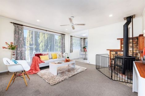 Photo of property in 32 Serwayne Place, Sunnyvale, Auckland, 0612