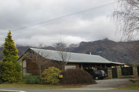 Photo of property in 152 Beacon Point Road, Wanaka, 9305