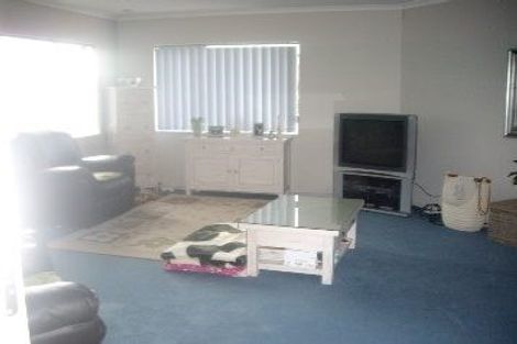Photo of property in 9 Fleetwood Drive, Henderson, Auckland, 0612