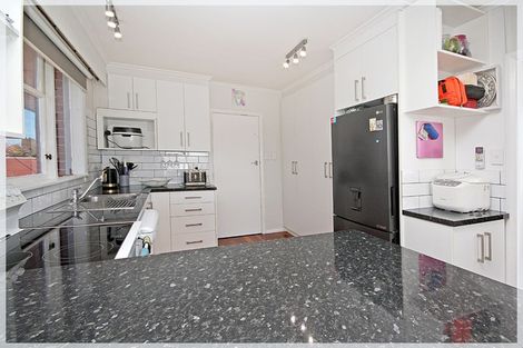 Photo of property in 253 Cambridge Street, Levin, 5510