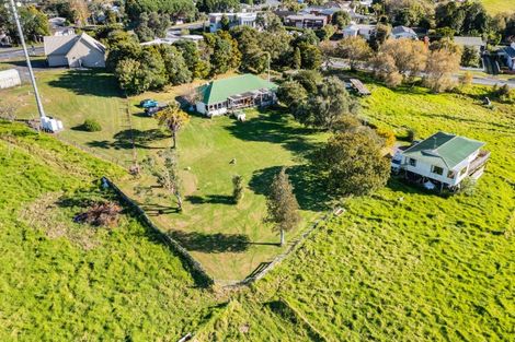 Photo of property in 76 Hobsonville Road, West Harbour, Auckland, 0618