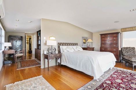 Photo of property in 81 Seacliffe Avenue, Narrow Neck, Auckland, 0622