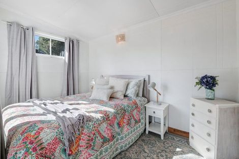 Photo of property in 43 Surf Road, Stanmore Bay, Whangaparaoa, 0932