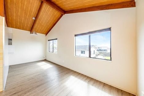 Photo of property in 2/40 Hollyford Drive, Clover Park, Auckland, 2105
