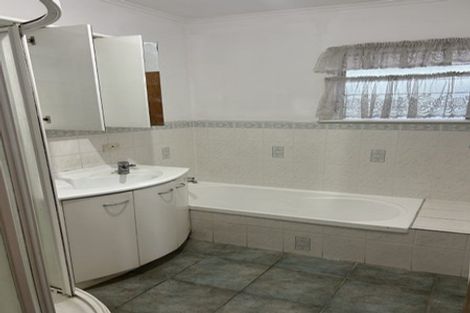 Photo of property in 2 Sunburst Street, Papakura, 2110