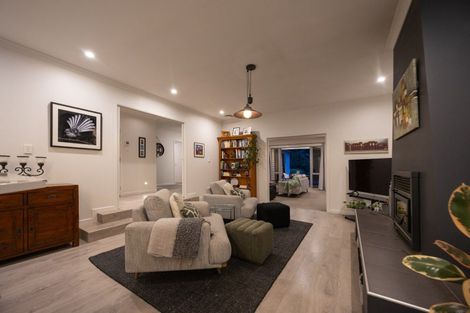 Photo of property in 100 Ruapehu Drive, Fitzherbert, Palmerston North, 4410